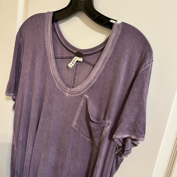 We the Free Rising Sun Purple V-Neck T-Shirt - Picture 4 of 10